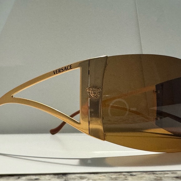 Vintage Gold Gianni Versace sunglasses unisex - Picture 6 of 10